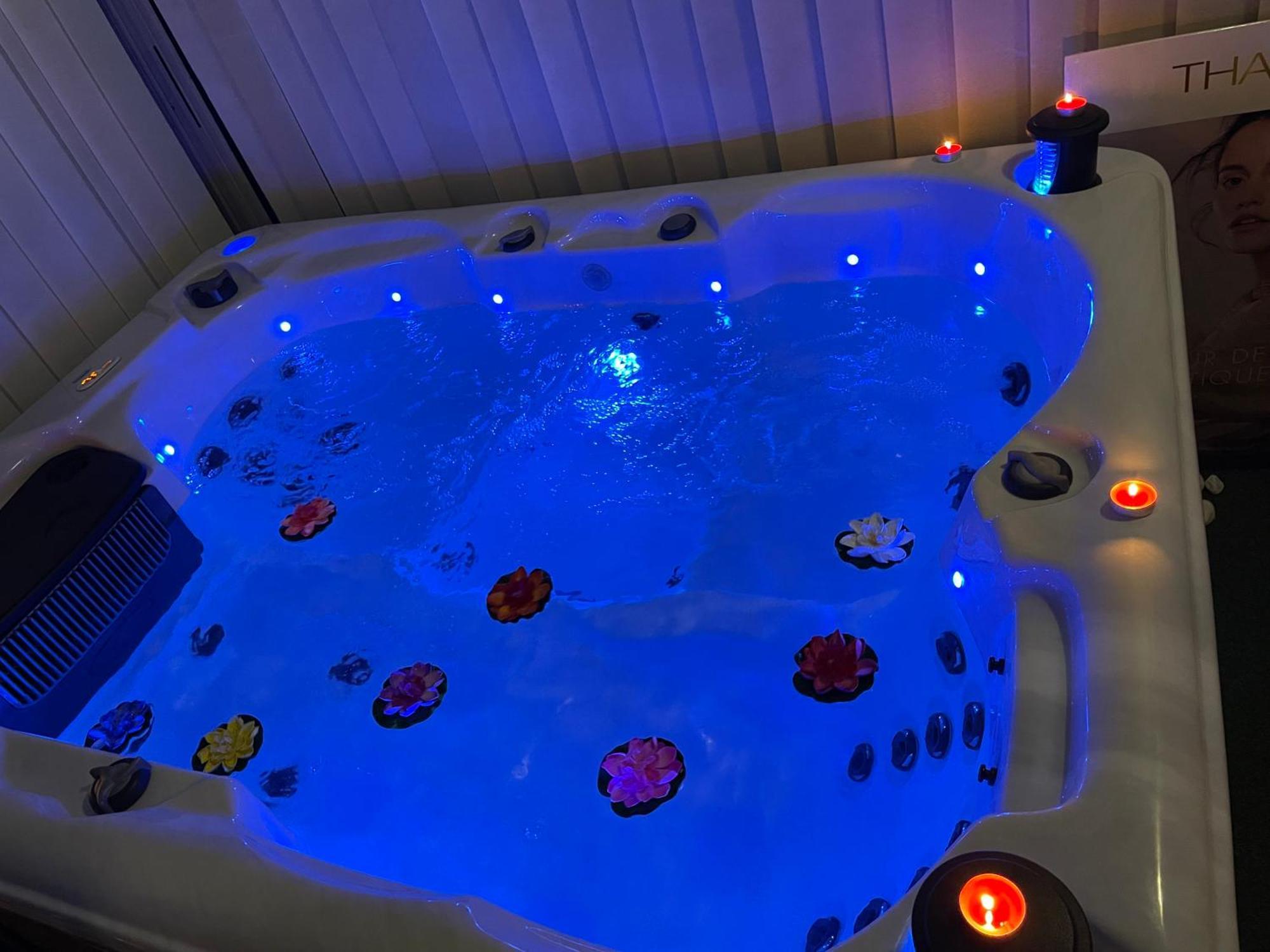 Houdarling Chalet Et Spa Hammam Jacuzzi Et Sauna Nîmes Exterior photo