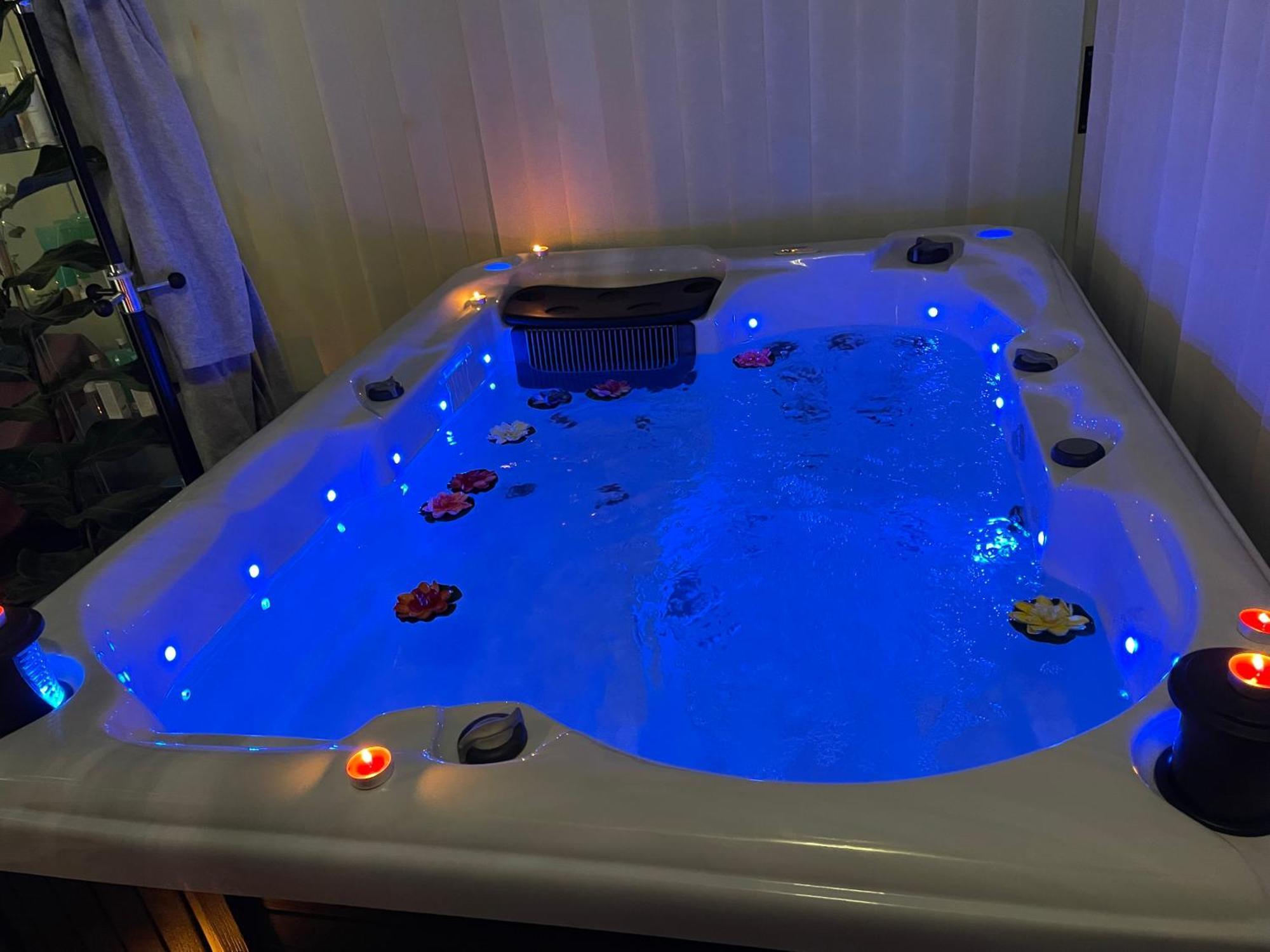 Houdarling Chalet Et Spa Hammam Jacuzzi Et Sauna Nîmes Exterior photo